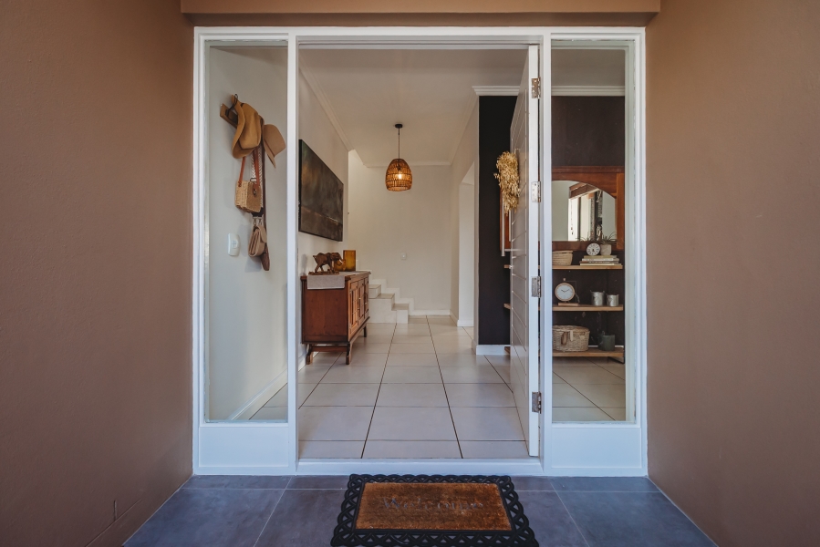 4 Bedroom Property for Sale in Kraaibosch Manor Western Cape